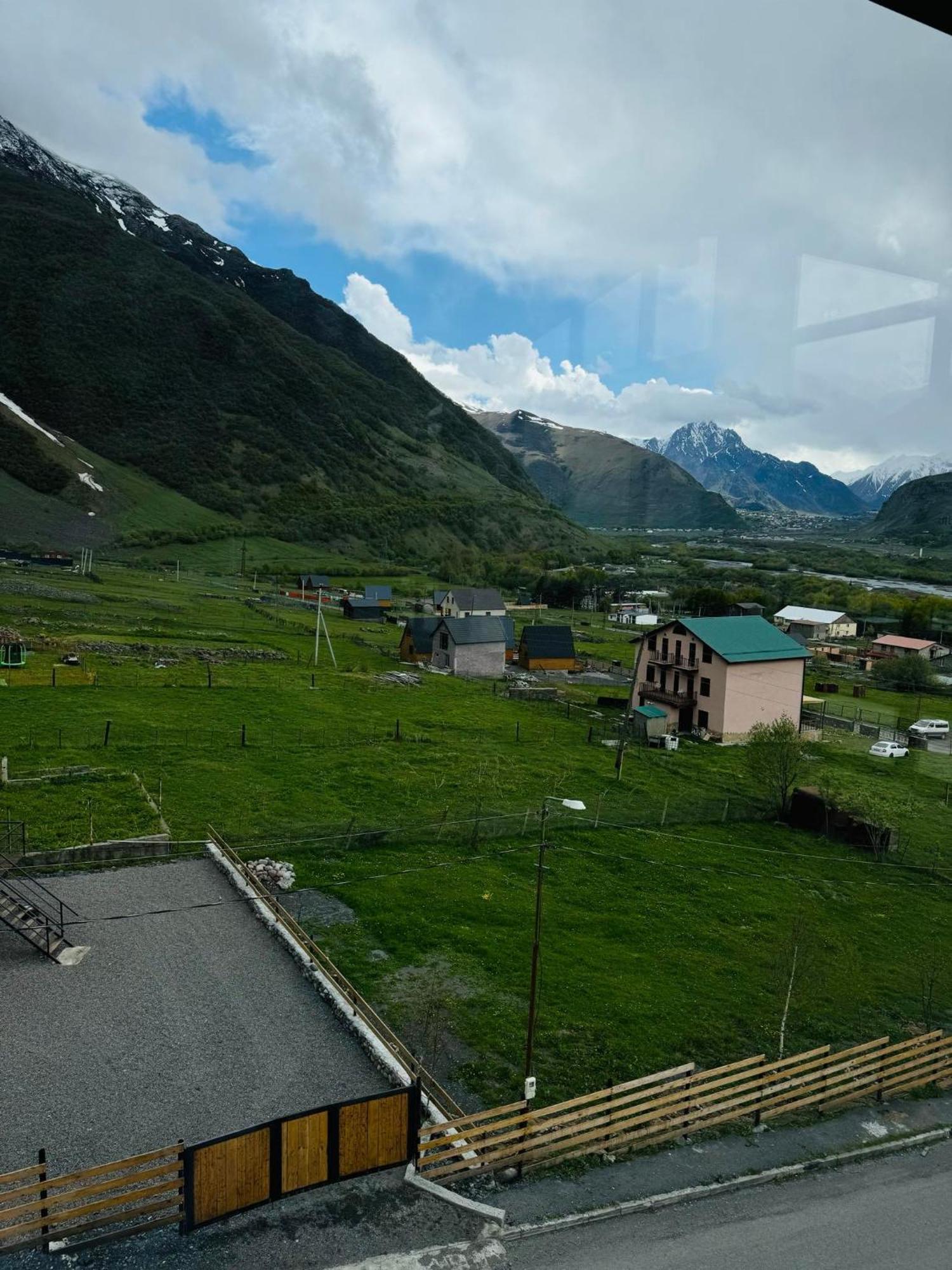 Chalet Kazbegi Hotel Exterior photo